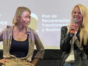 La directora de Rubikon Leni Lauritsch y su productora Loredana Rehekampff en el Retiro